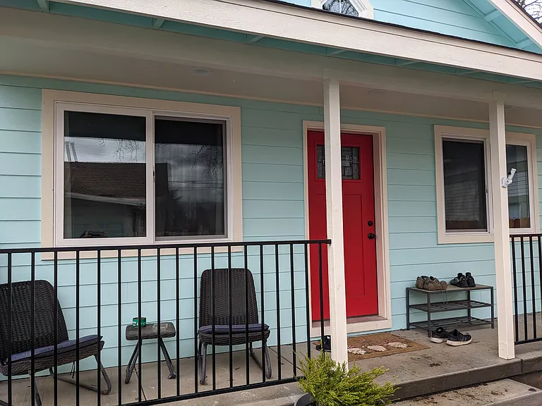 558 N School St #A — Photo 2
