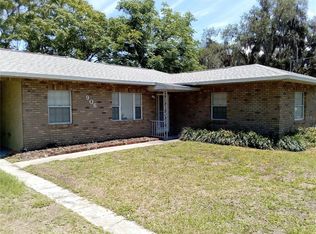 906 Oak Dr, Leesburg, FL 34748