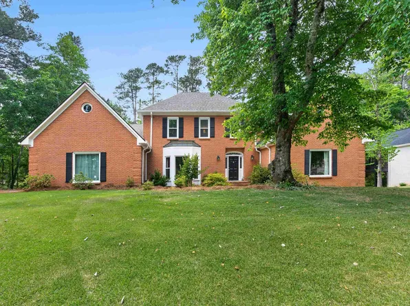 1179 Country Club Cir, Birmingham, AL 35244