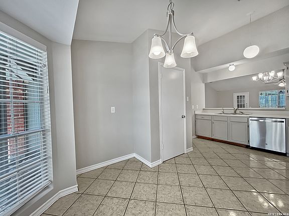 5th image of 9306 FISHERS HILL DR