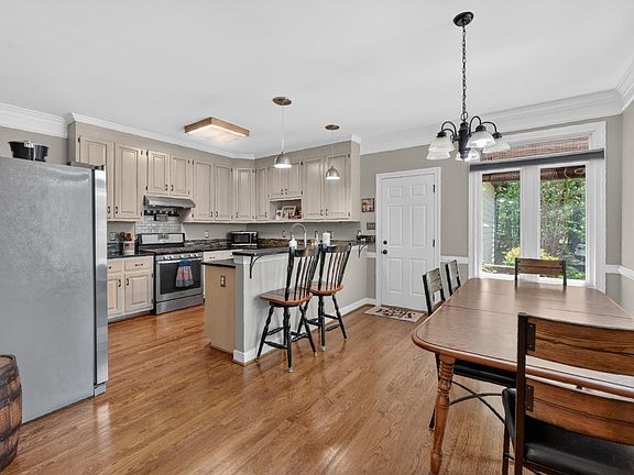 4th image of 209 Smith Dr