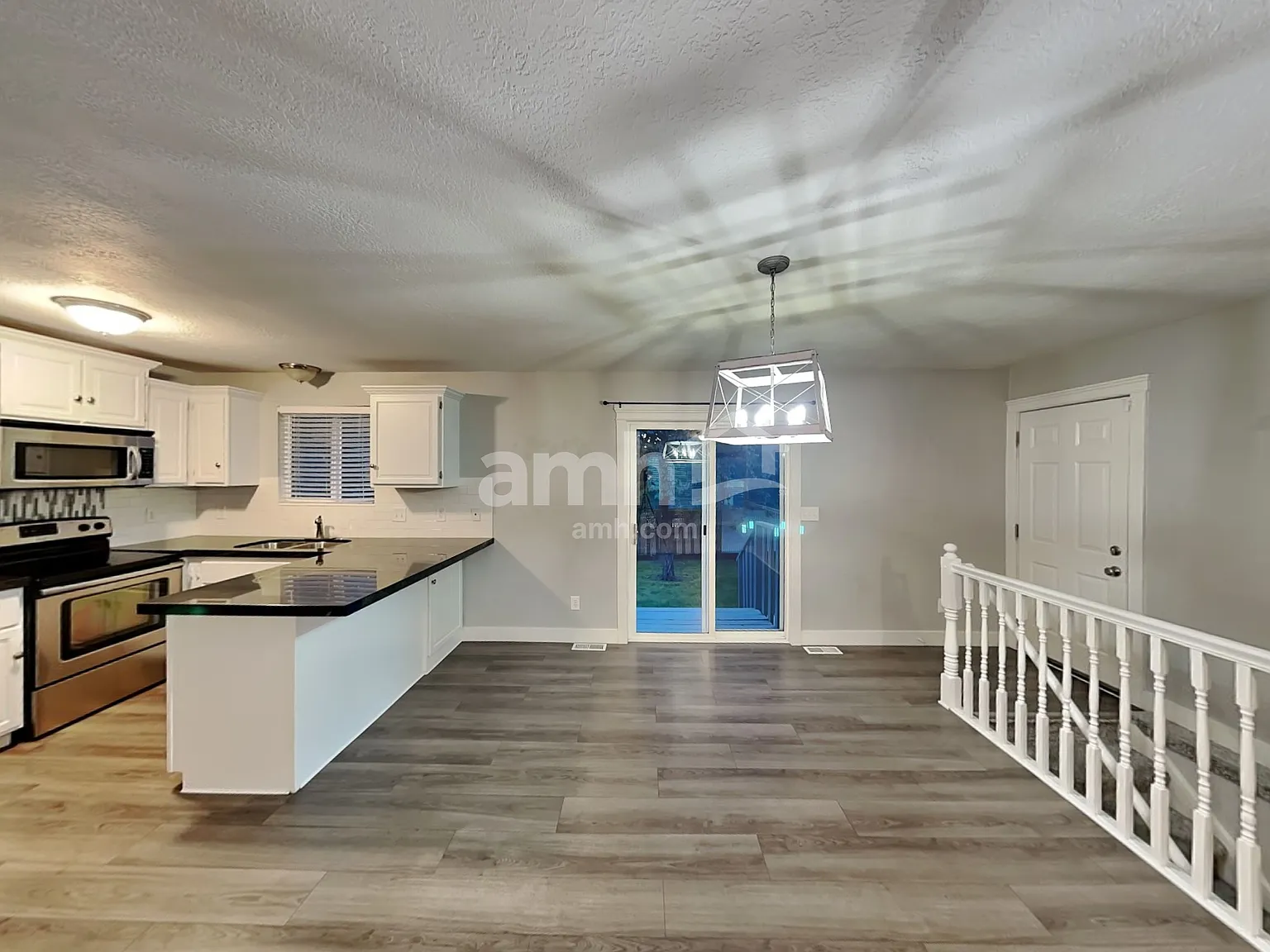 5 bed, 2.0 bath, 2140 sqft, $2,585 — Photo 4