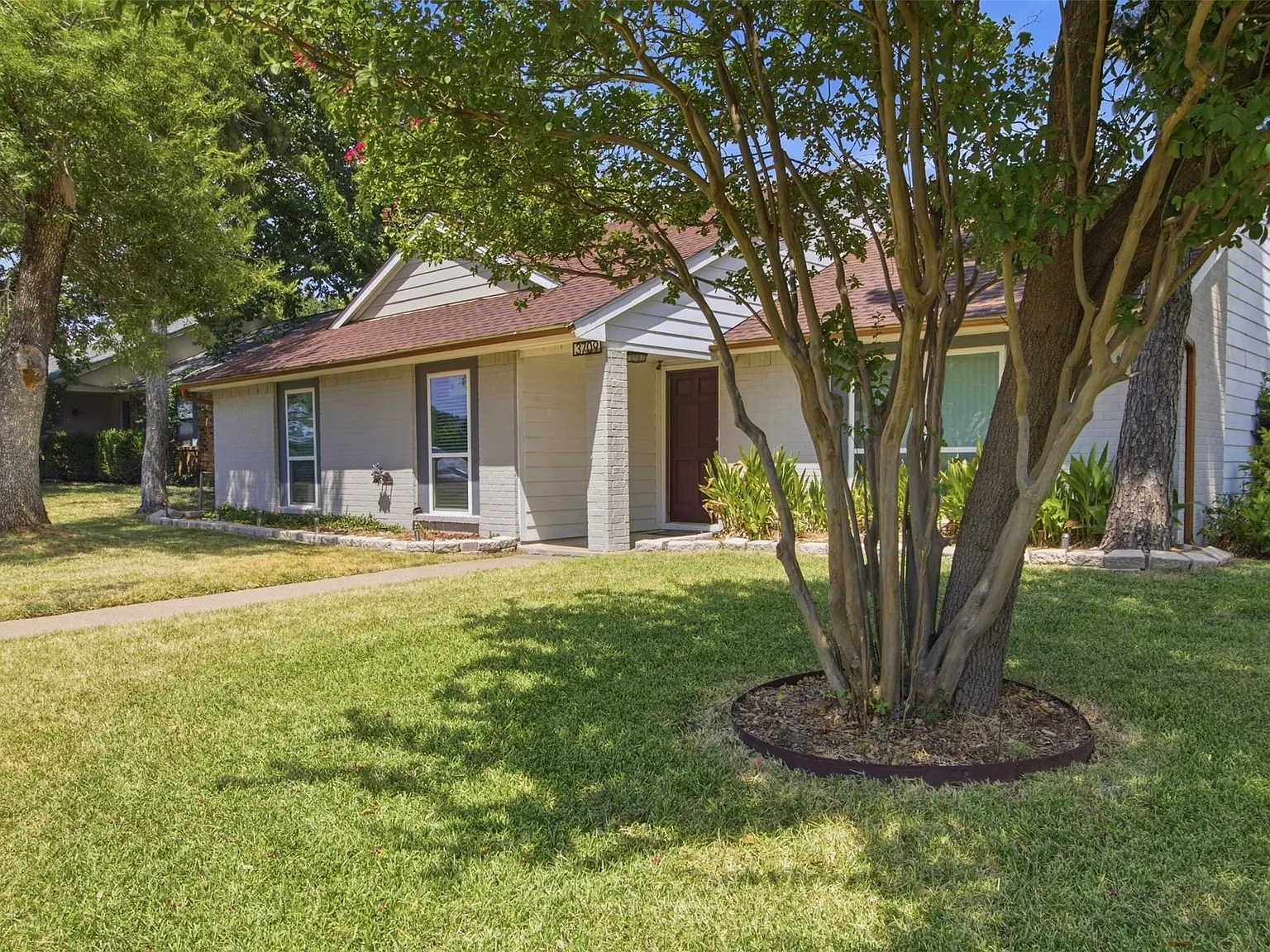 3 bed, 2.0 bath, 1479 sqft, $2,350 — Photo 2