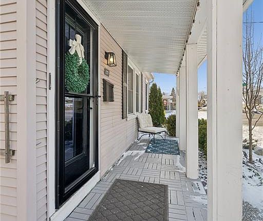 5th image of 257 Melrose St
