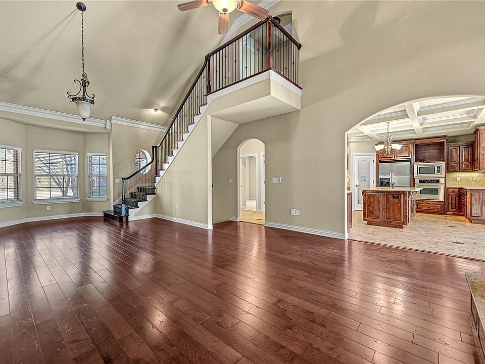 1st image of 10 Martha Cir