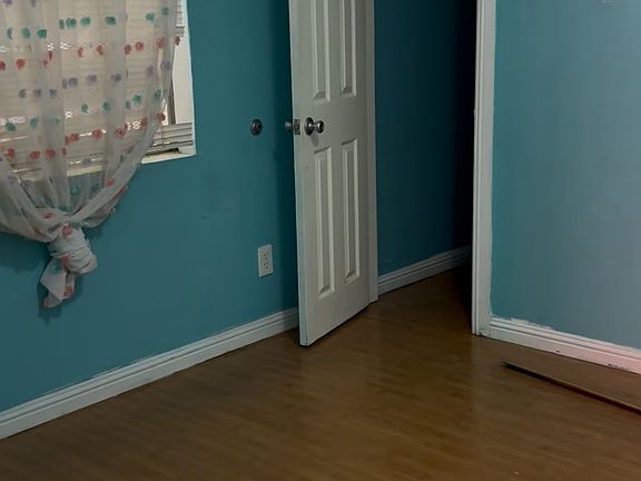5th image of 157 E 70th St #157