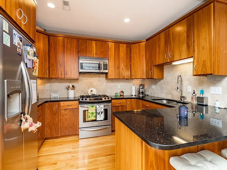 10 Peters St #3 — Photo 4