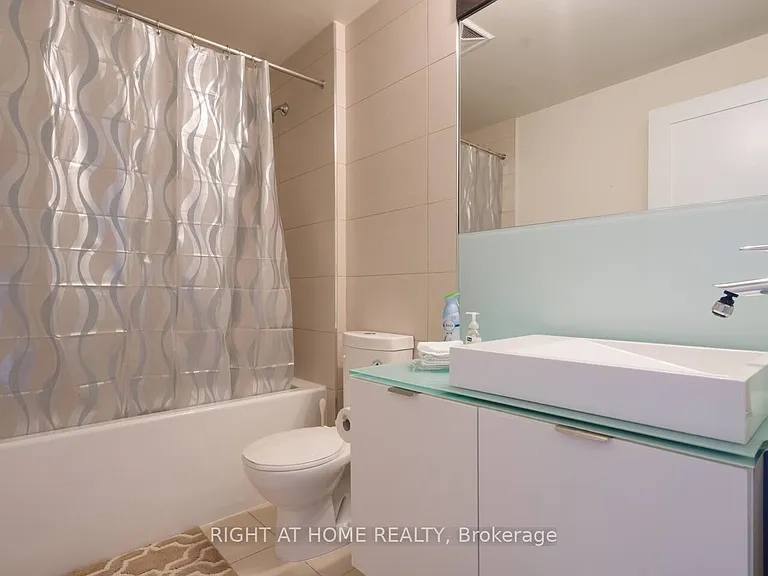 300 Front St W #2512 — Photo 10