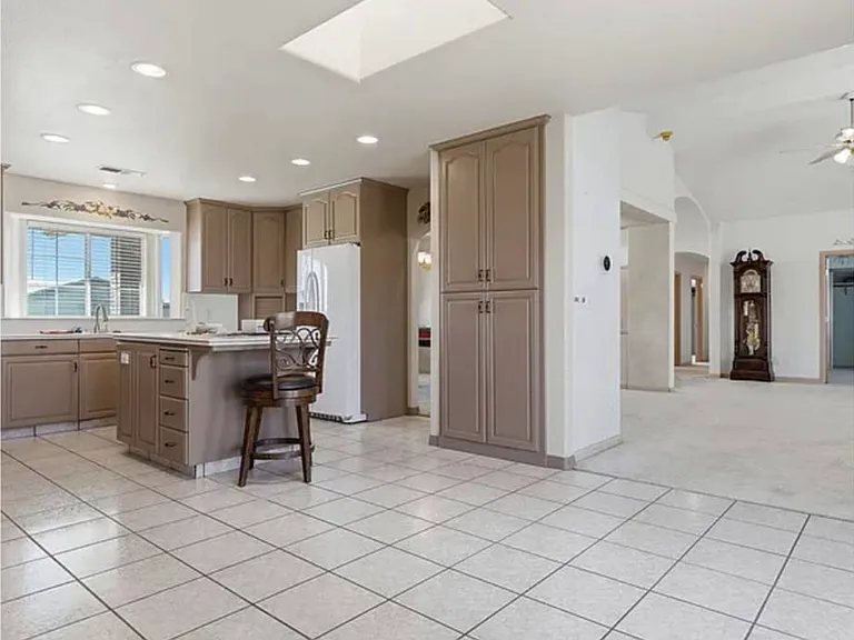 2702 E Goshen Ave — Photo 6