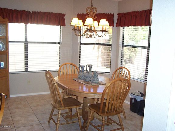 5th image of 1009 N Saint Elena St