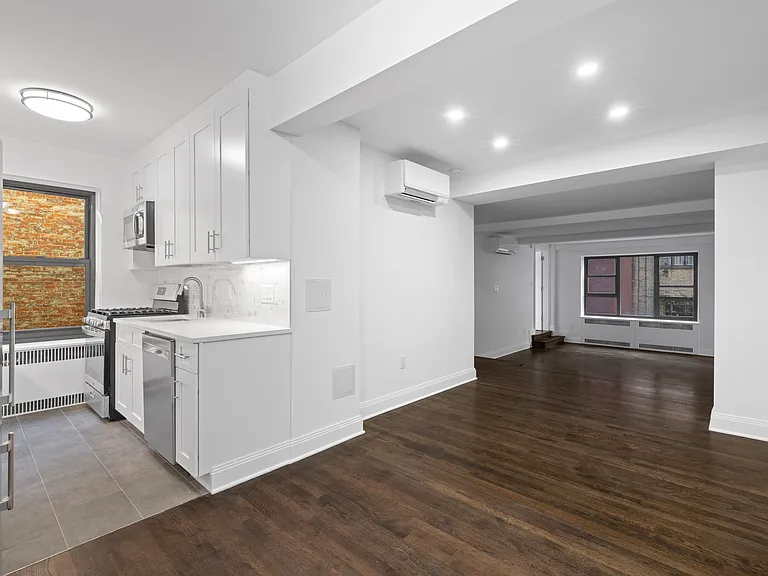 160 E 89th St #3D — Photo 2