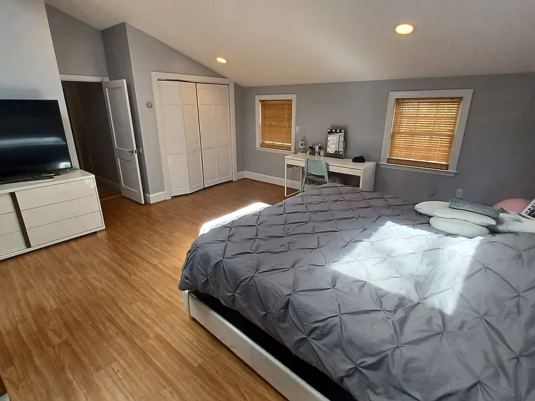285 Lowell St — Photo 12