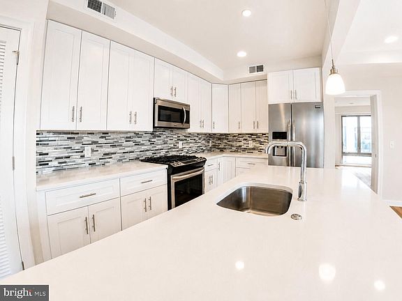 5th image of 233 Poplar St APT 9