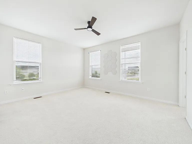 1900 Roseneath Rd #10B — Photo 13