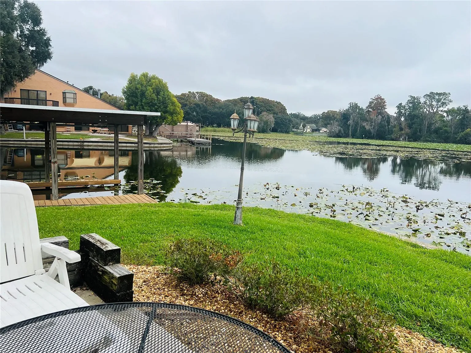 3 bed, 3.0 bath, 2428 sqft, $2,900 — Photo 3
