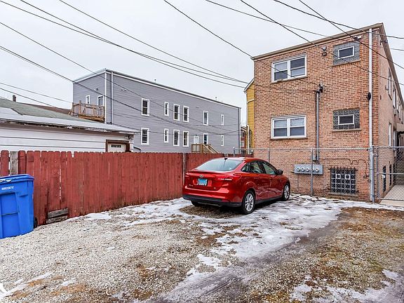 4th image of 8734 S Escanaba Ave #1W