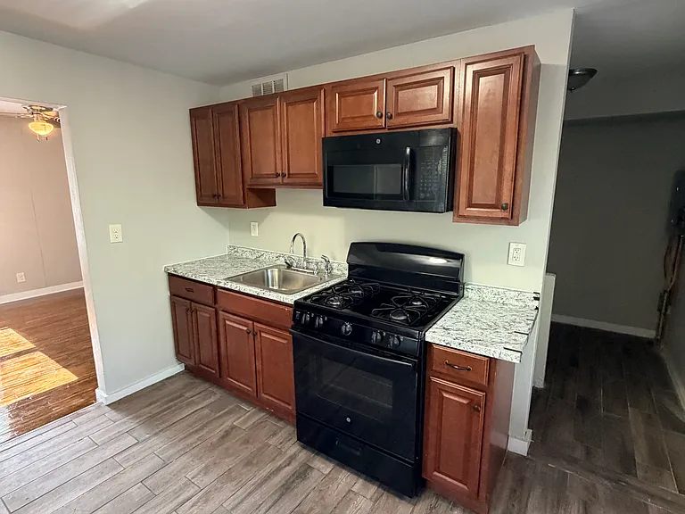 12 Hilltop Rd #1R — Photo 1