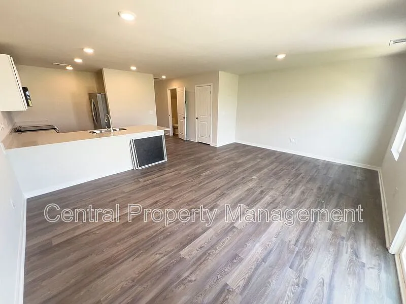 3 bed, 2.5 bath, 1410 sqft, $1,750 — Photo 4