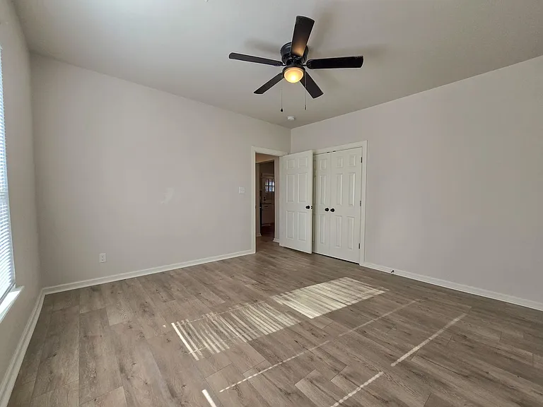 1224 N Market Ave — Photo 7