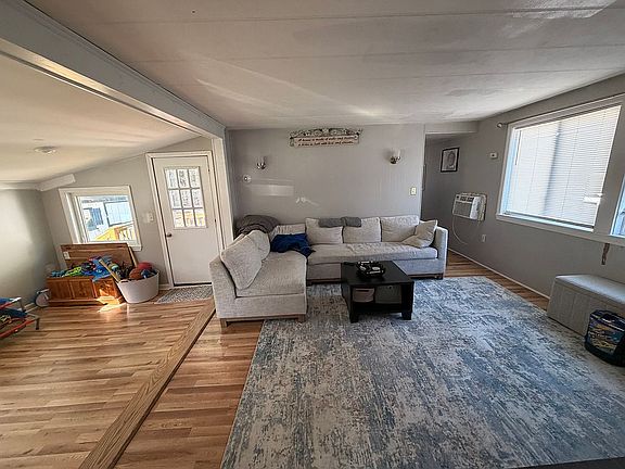 3rd image of 214 Washington St