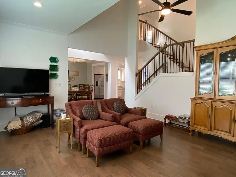 352 Davis St — Photo 16