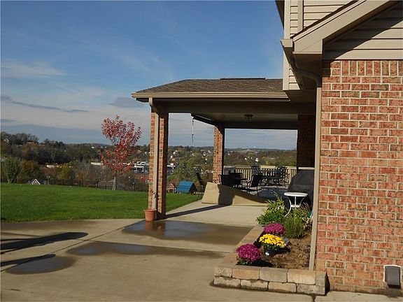 3rd image of 482 Oakcrest Dr