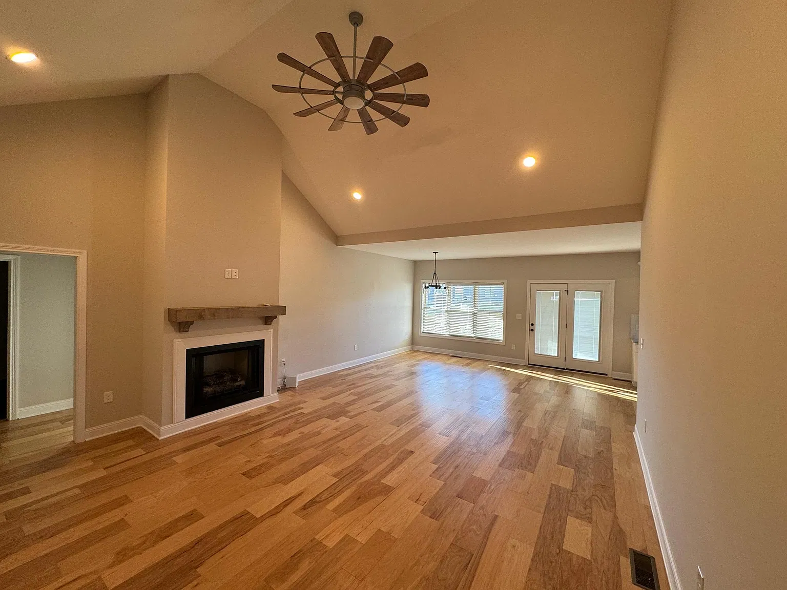 4 bed, 1750 sqft, $2,400 — Photo 2