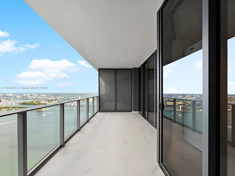 700 NE 24th St #4906 — Photo 14