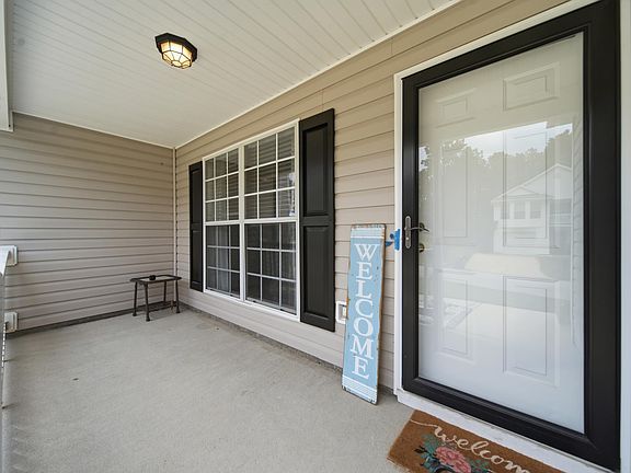 4th image of 214 Farm Chase Dr
