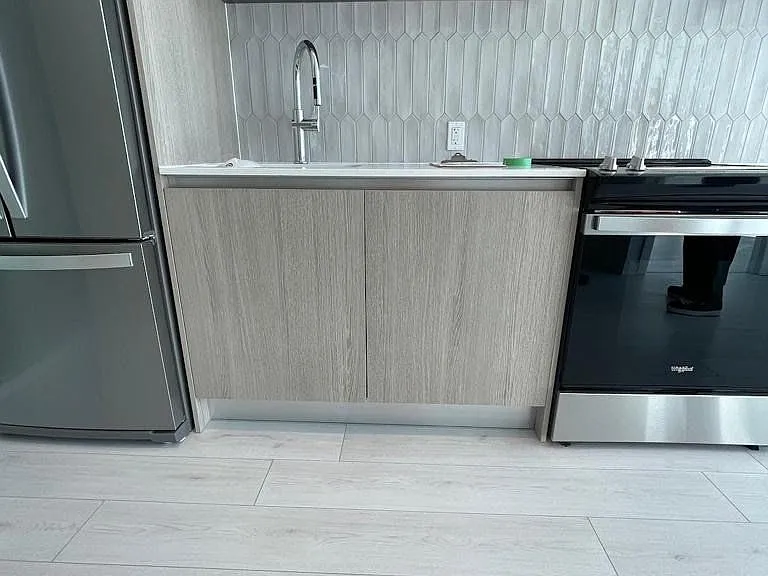 405 Dundas St W #104 — Photo 32