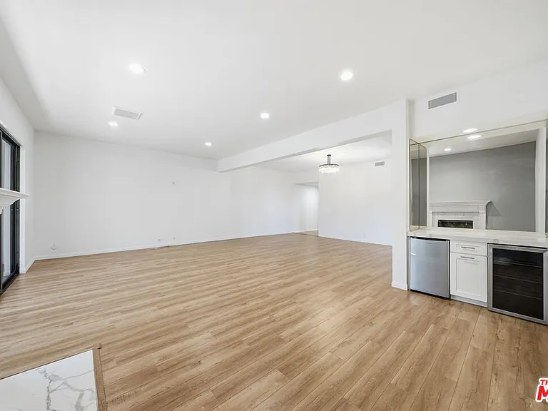 141 S Linden Dr #206 — Photo 54