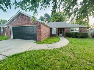900 SW Sandrock Rd, Gentry, AR 72712