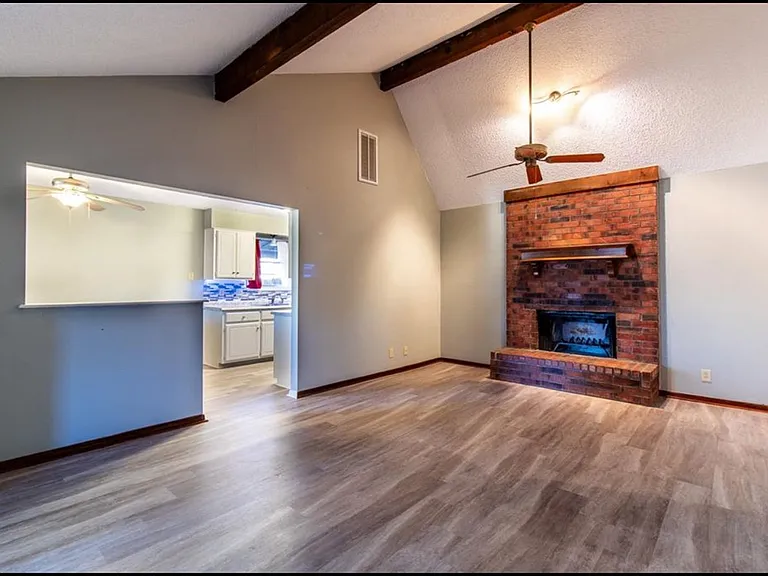 4520 Forest Hills Dr — Photo 2