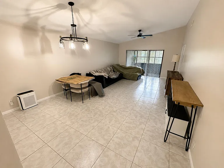 4086 Palm Forest Dr S — Photo 7