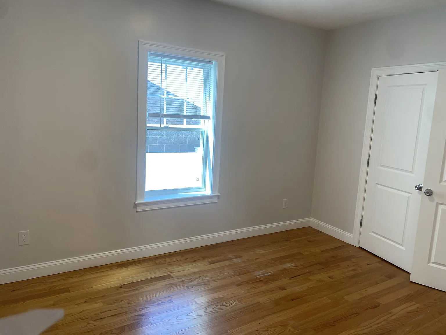 3 bed, 1200 sqft, $3,400 — Photo 4