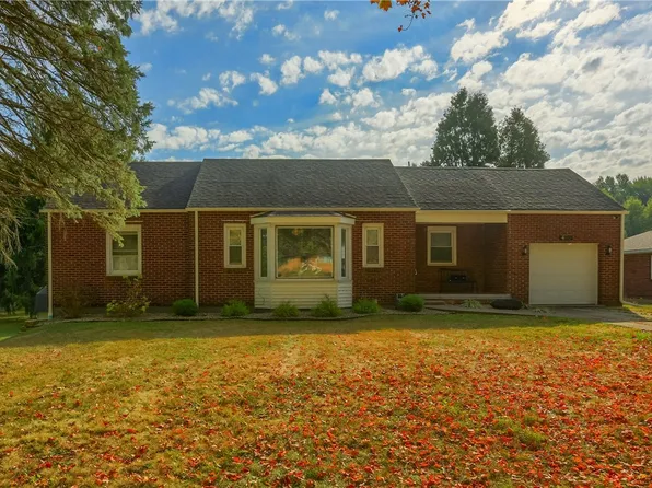 486 Scotland Ln, New Castle, PA 16101