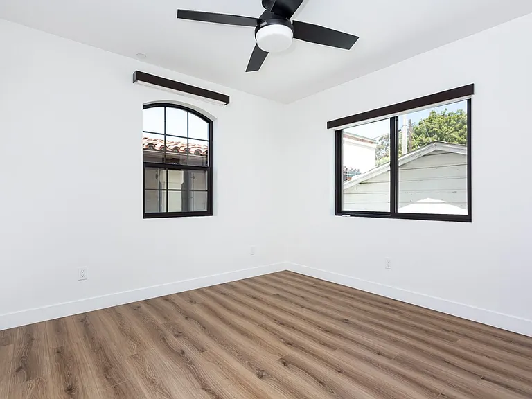 2610-2612 Juan St — Photo 57