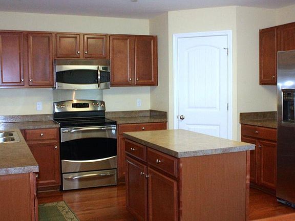 2nd image of 1311 Creekside Dr