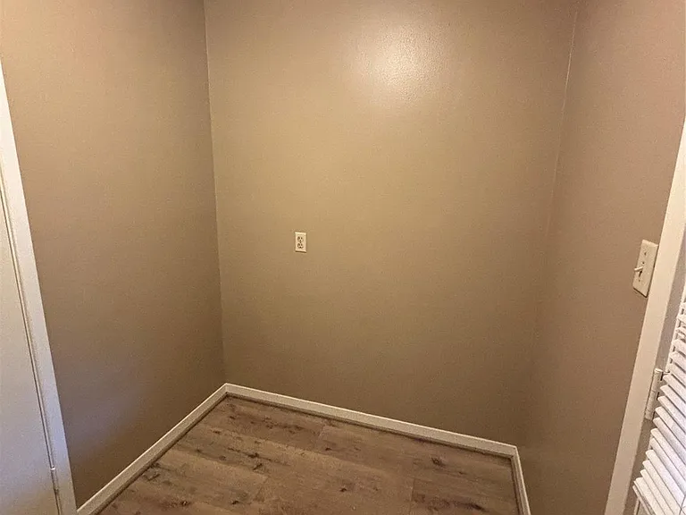 15702 Oxenford Dr — Photo 24