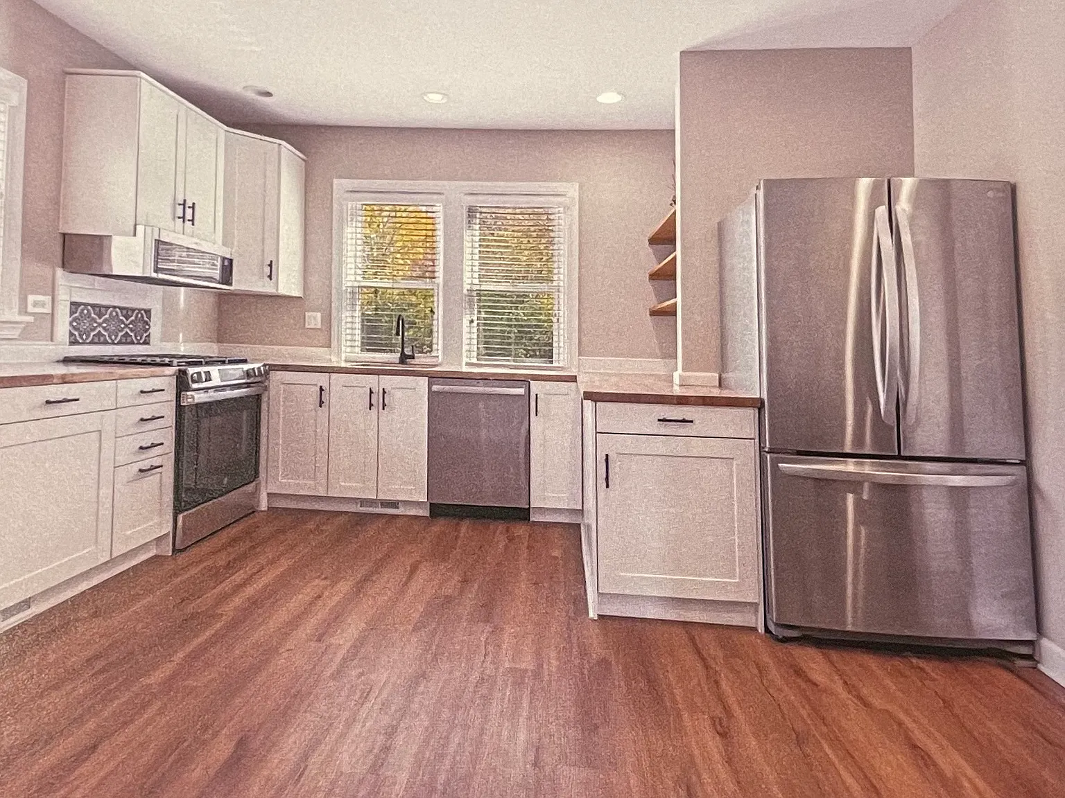4 bed, 1.5 bath, 1369 sqft, $3,800 — Photo 3