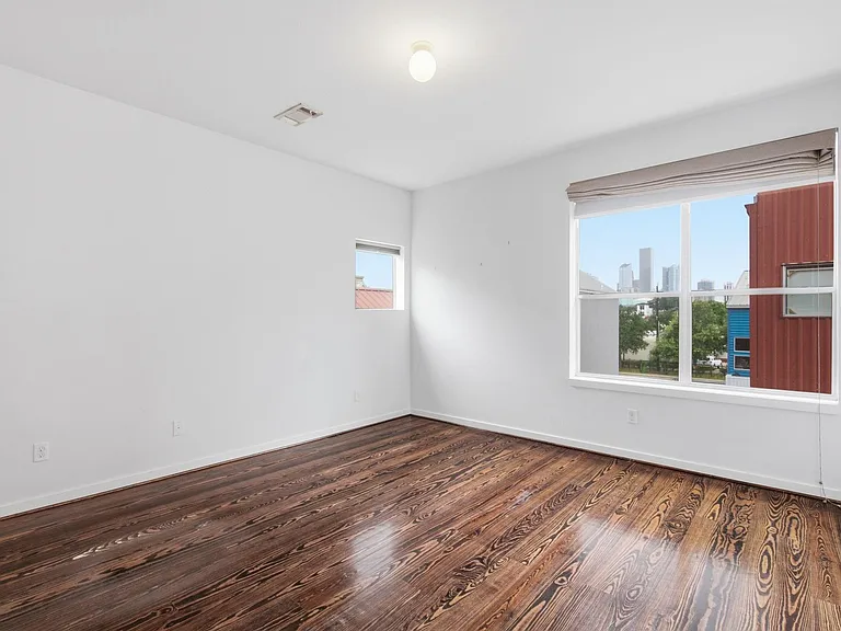 2934 Commerce St — Photo 19