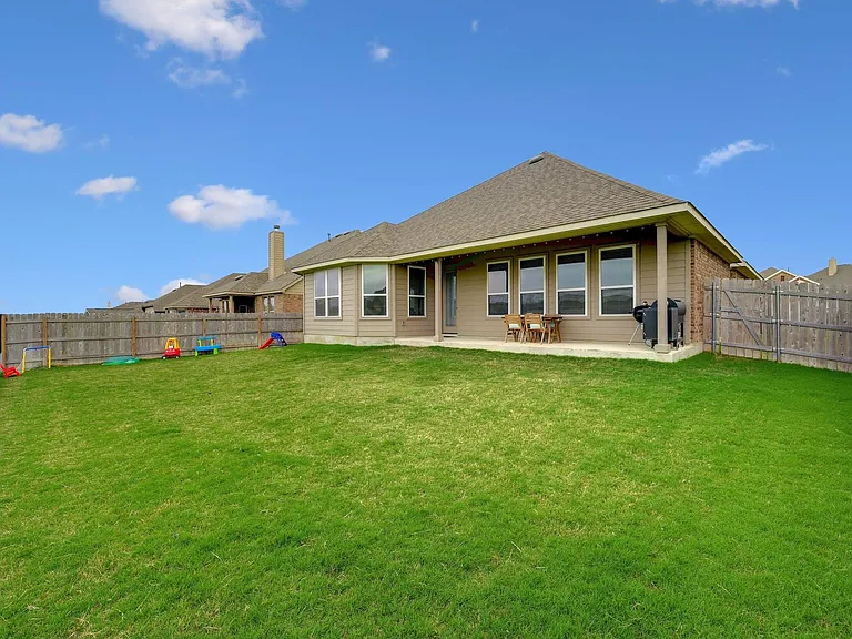 6813 Leonardo Dr — Photo 18