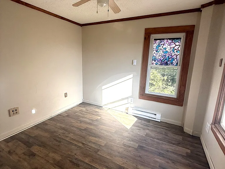 841 Hill St — Photo 9