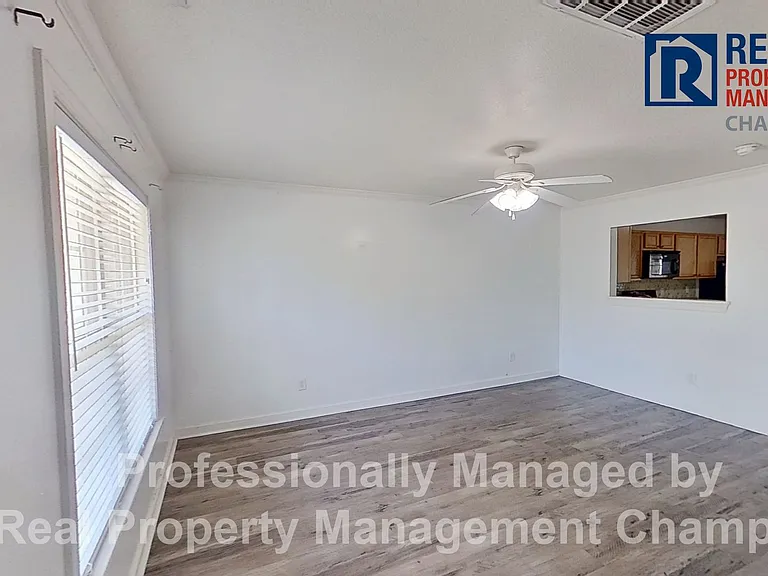 102 Springwood Dr — Photo 2