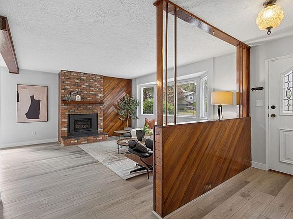 5th image of 2657 Burnside Pl