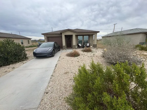 470 Reizen Dr, Morristown, AZ 85342