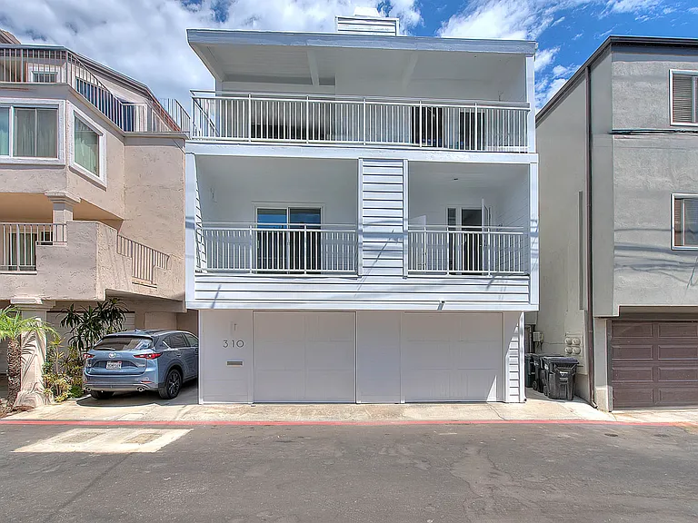 310 Bayview Dr — Photo 2