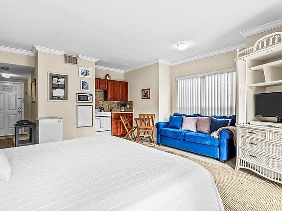 3rd image of 11863 Wimbledon Cir APT 432