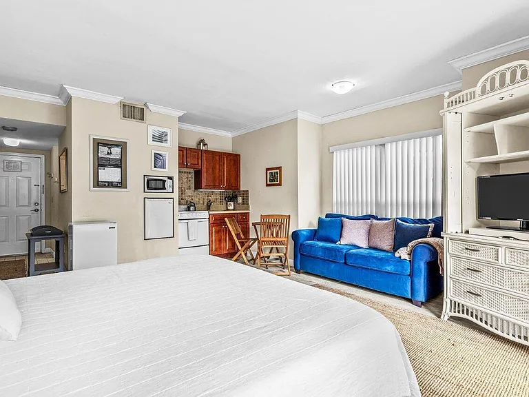11863 Wimbledon Cir #432 — Photo 3