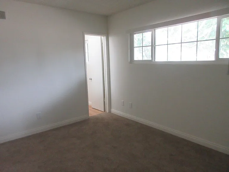 16016 Sunburst St — Photo 24